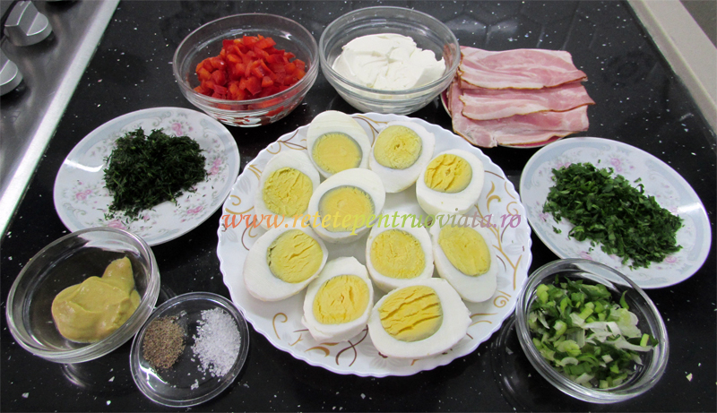Ingrediente pentru oua umplute cu crema de branza si bacon