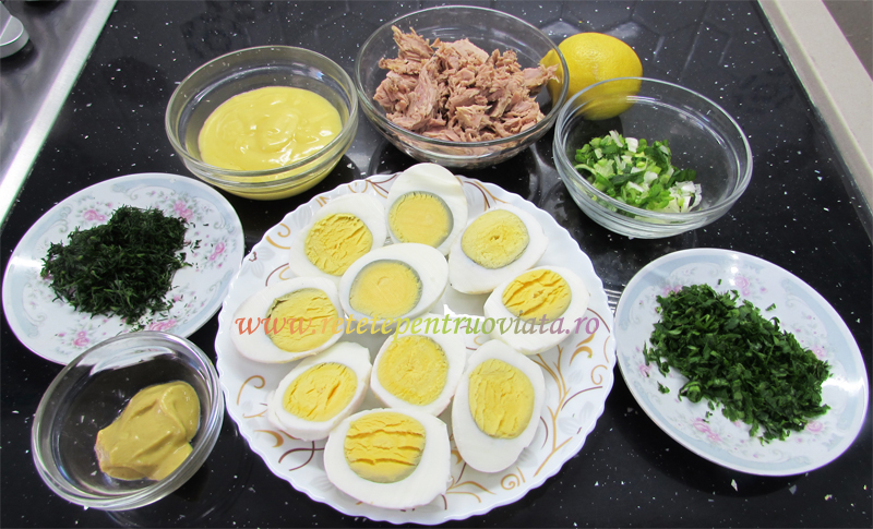 Ingrediente pentru oua umplute cu ton si maioneza