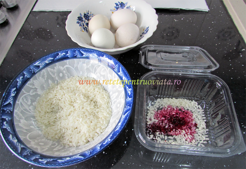 Ingrediente pentru oua vopsite cu orez si colorant alimentar