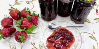 Dulceata de Capsuni Intregi cu Lamaie Dulceata de Capsuni Intregi cu Lamaie