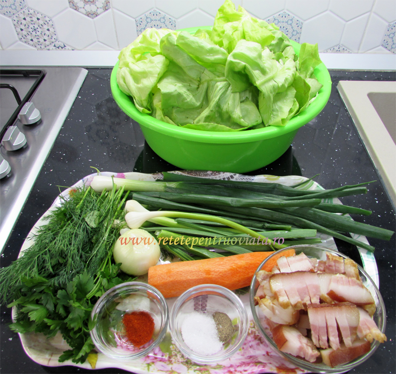 Ingrediente pentru reteta de ciorba de salata verde cu afumatura si omleta