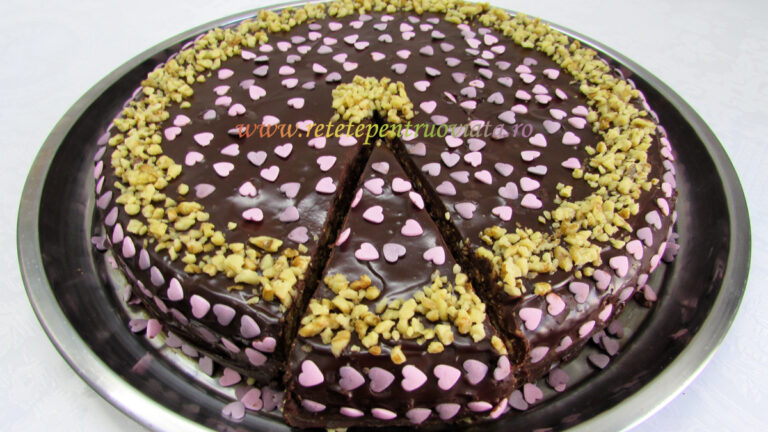 Tort de Biscuiti cu Ciocolata si Nuci Tort de Biscuiti cu Ciocolata si Nuci