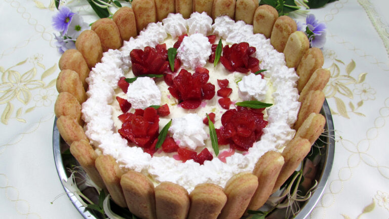 Tort Diplomat cu Capsuni si Piscoturi fara Coacere