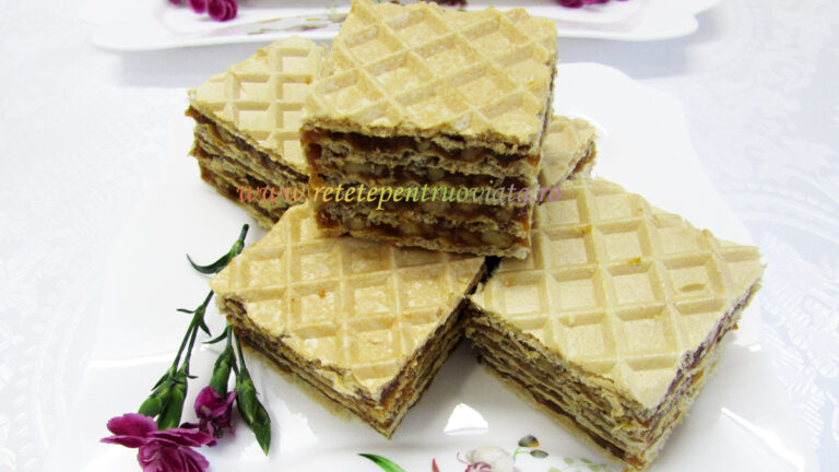 Prajitura cu Foi de Napolitana, Crema Caramel si Nuca Prajitura cu Foi de Napolitana, Crema Caramel si Nuca