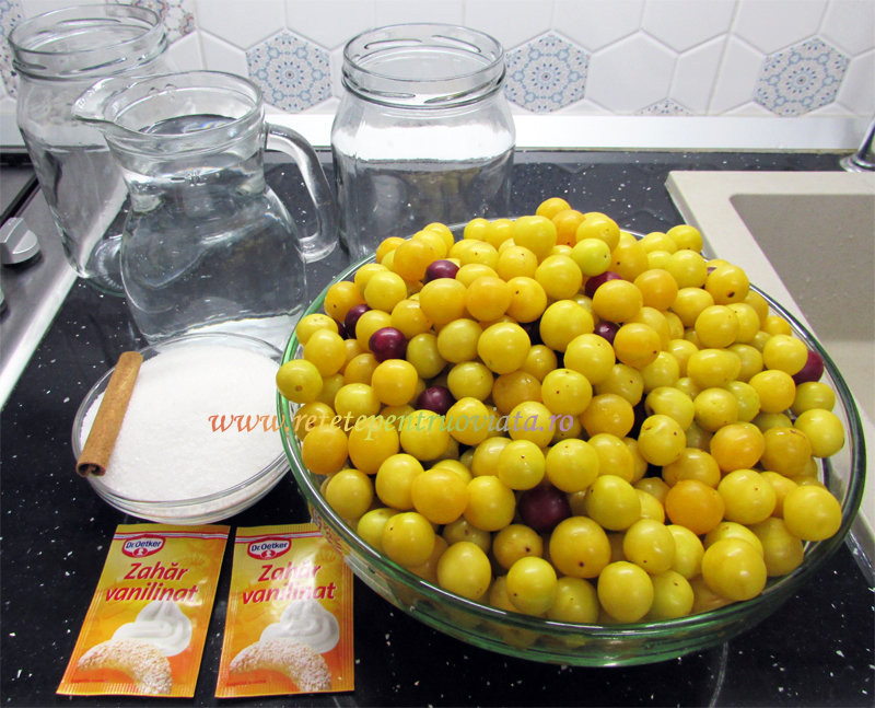 Ingrediente pentru reteta de compot de corcoduse (compot de zarzare)