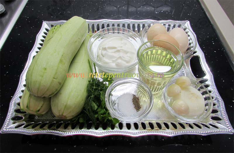 Ingrediente pentru reteta de salata de dovlecei cu maioneza, iaurt si usturoi