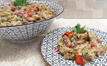 Salată de Vinete cu Ardei Copți – Rețeta Grecească Pas cu Pas Salată de Vinete cu Ardei Copți - Rețeta Grecească Pas cu Pas